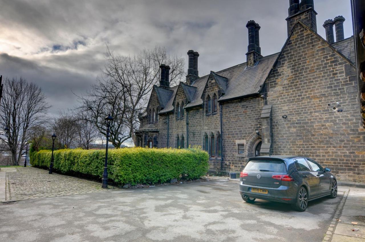 The Old Vicarage - Secure Parking, Fast Wifi, Garden Villa Leeds  Bagian luar foto