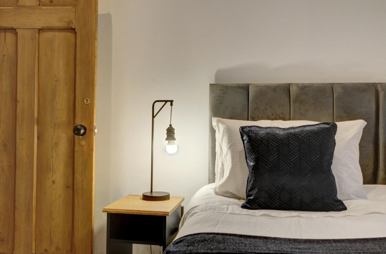 The Old Vicarage - Secure Parking, Fast Wifi, Garden Villa Leeds  Bagian luar foto