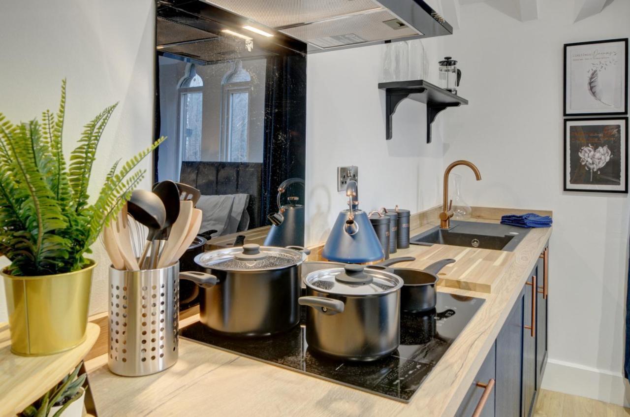 The Old Vicarage - Secure Parking, Fast Wifi, Garden Villa Leeds  Bagian luar foto