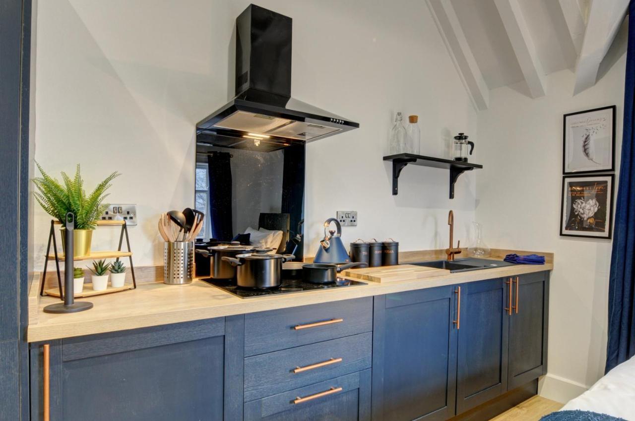 The Old Vicarage - Secure Parking, Fast Wifi, Garden Villa Leeds  Bagian luar foto