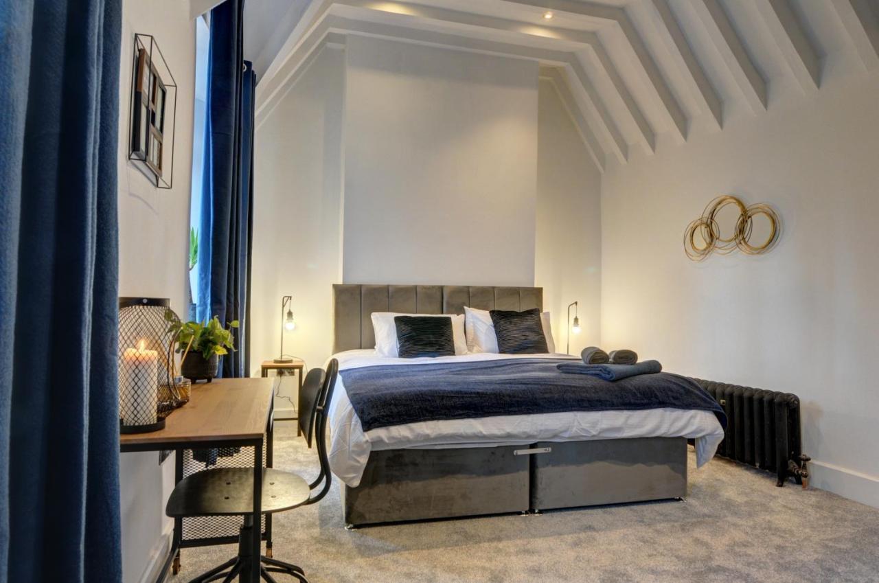 The Old Vicarage - Secure Parking, Fast Wifi, Garden Villa Leeds  Bagian luar foto