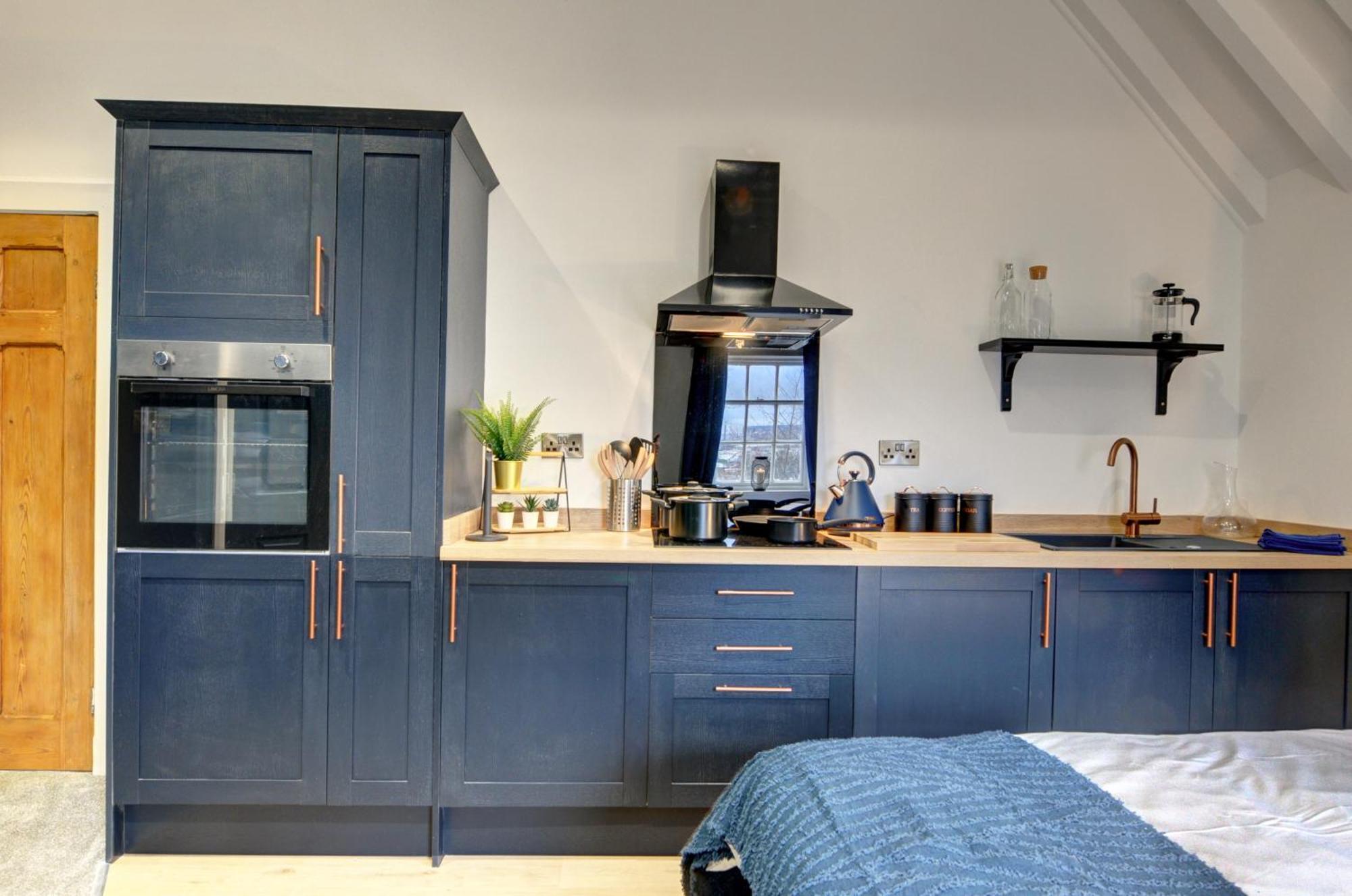 The Old Vicarage - Secure Parking, Fast Wifi, Garden Villa Leeds  Bagian luar foto