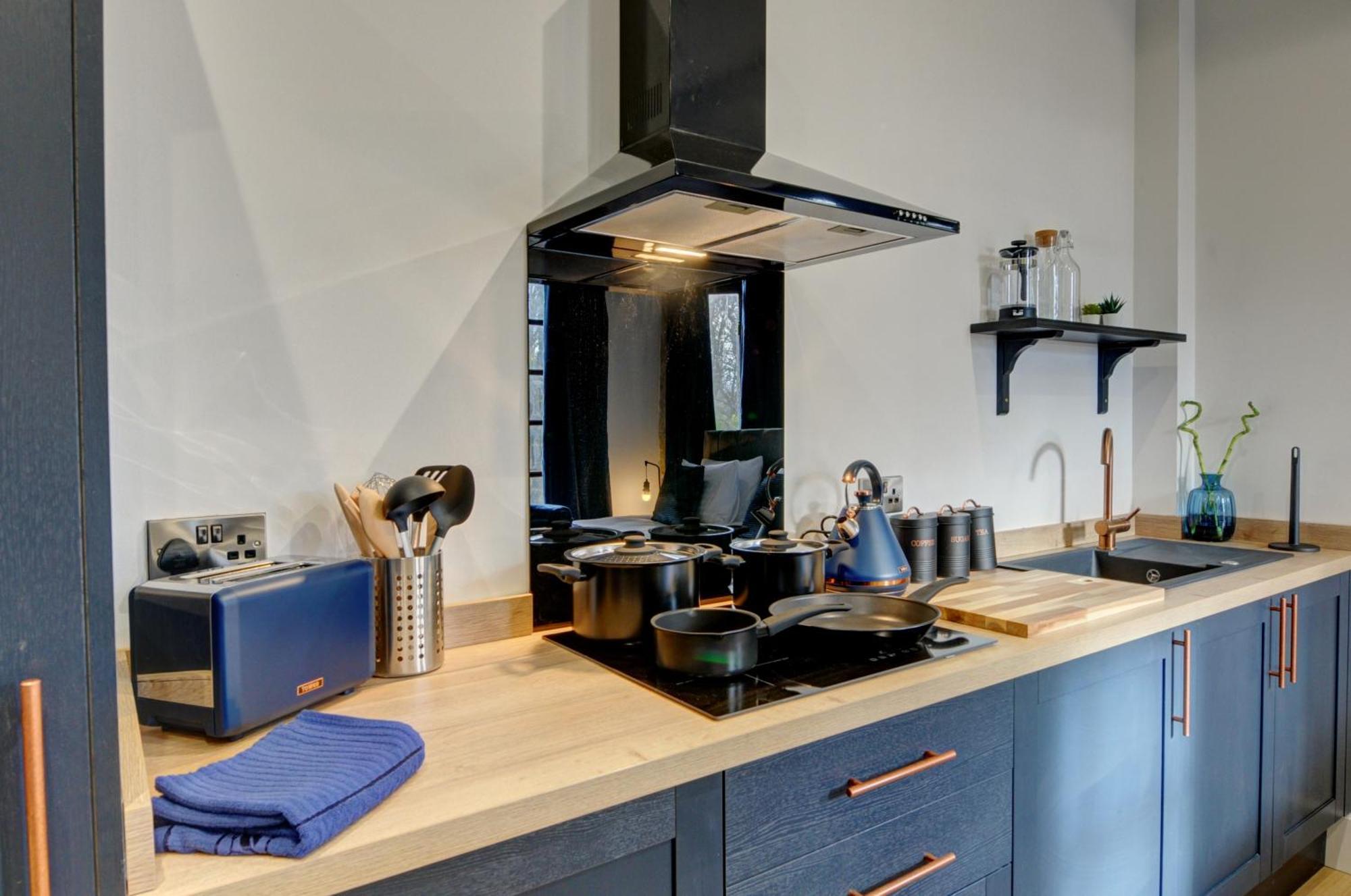 The Old Vicarage - Secure Parking, Fast Wifi, Garden Villa Leeds  Bagian luar foto