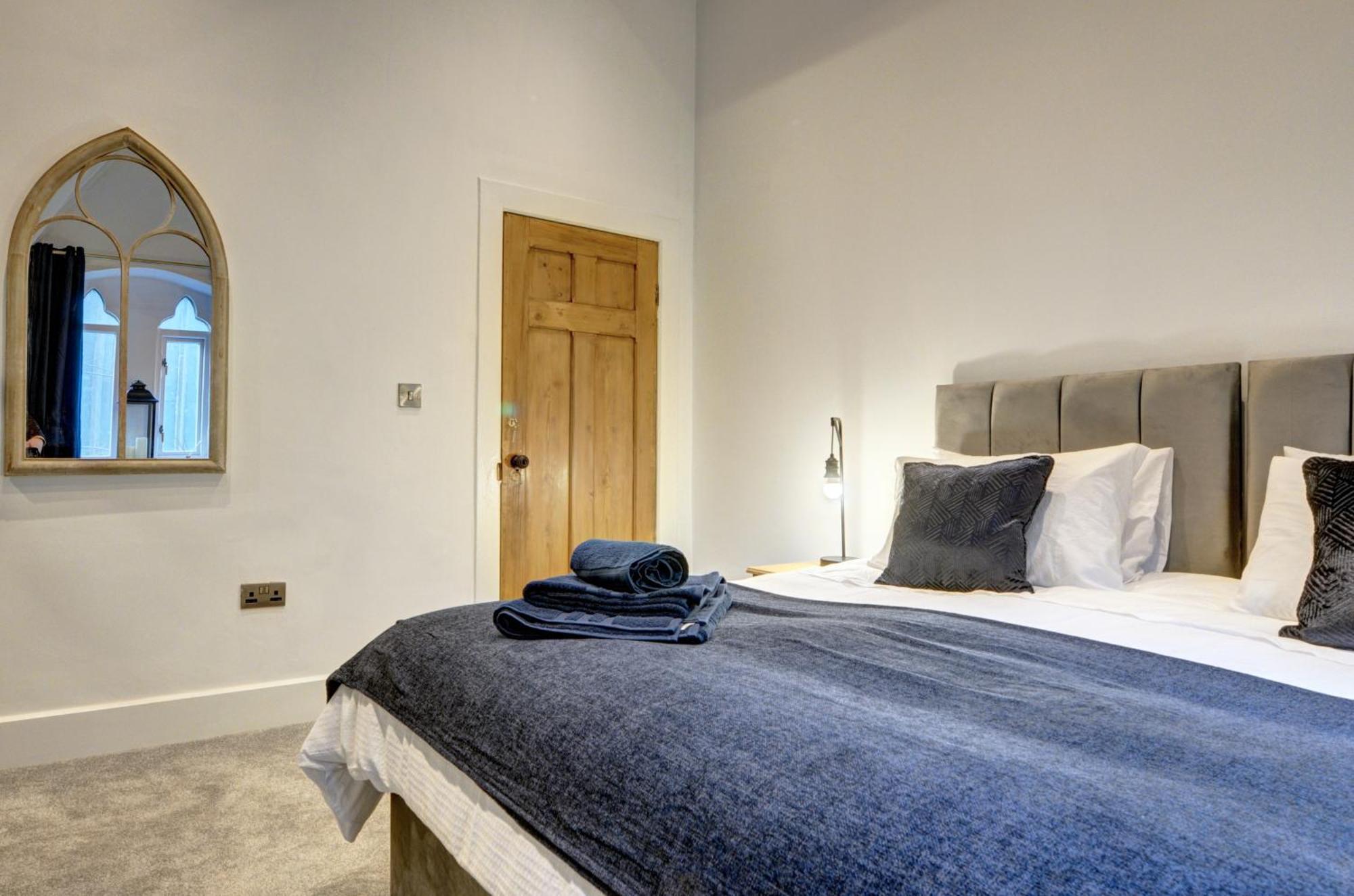 The Old Vicarage - Secure Parking, Fast Wifi, Garden Villa Leeds  Bagian luar foto