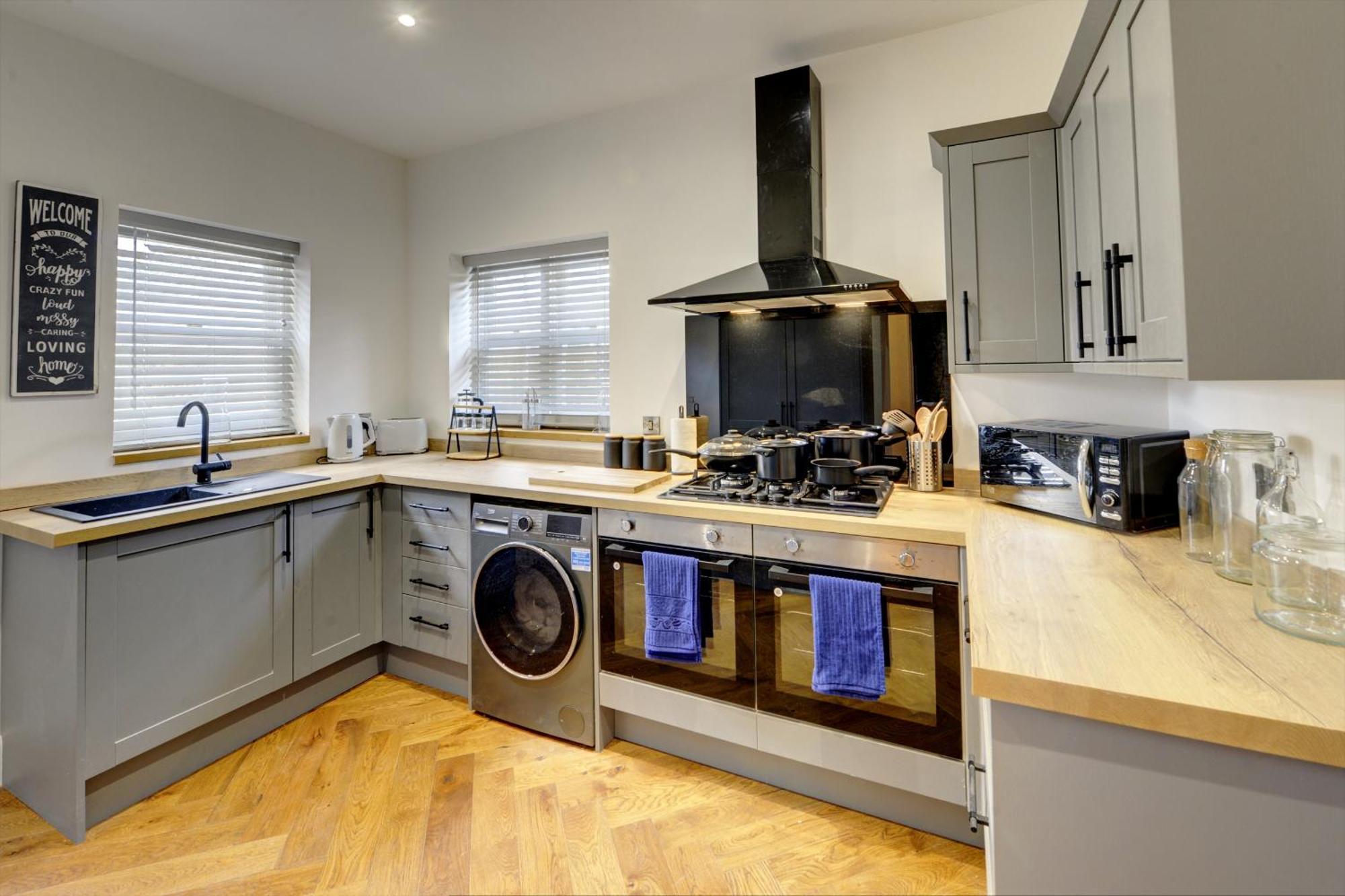 The Old Vicarage - Secure Parking, Fast Wifi, Garden Villa Leeds  Bagian luar foto